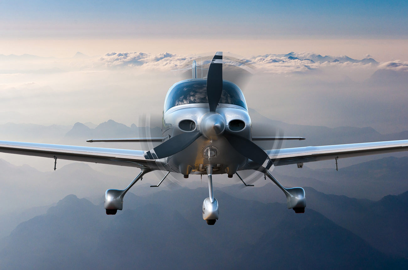 Privatplaneoraircraftflightsurroundedbymountainsandrocks.Frontviewcloseup2